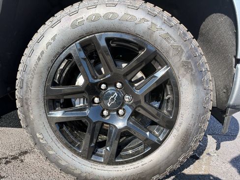 Used 2025 Chevrolet Silverado 1500 Custom AWD/4WD image 3
