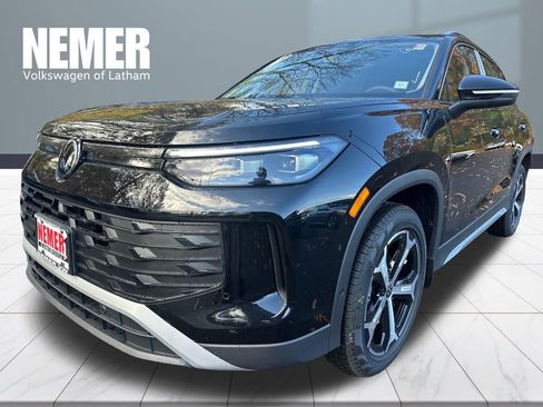 New 2026 Volkswagen Tiguan SE image 1