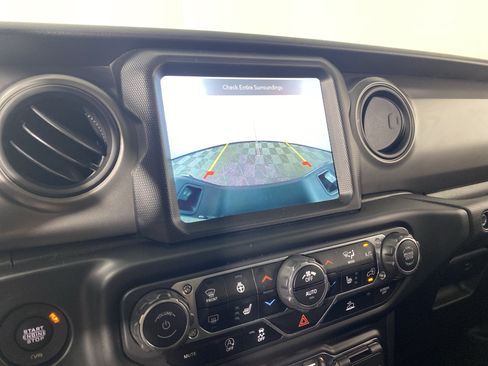 Used 2022 Jeep Gladiator Sport AWD/4WD image 5