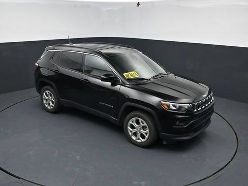 Used 2024 Jeep Compass Latitude AWD/4WD image 11