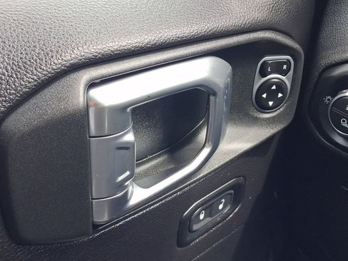 Used 2020 Jeep Gladiator Overland w/ Uconnect 4C Nav & Sound Group AWD/4WD image 13