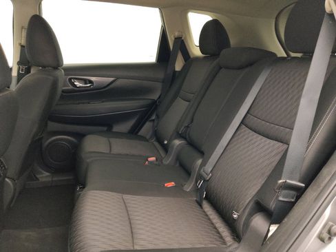 Used 2019 Nissan Rogue SV FWD image 18