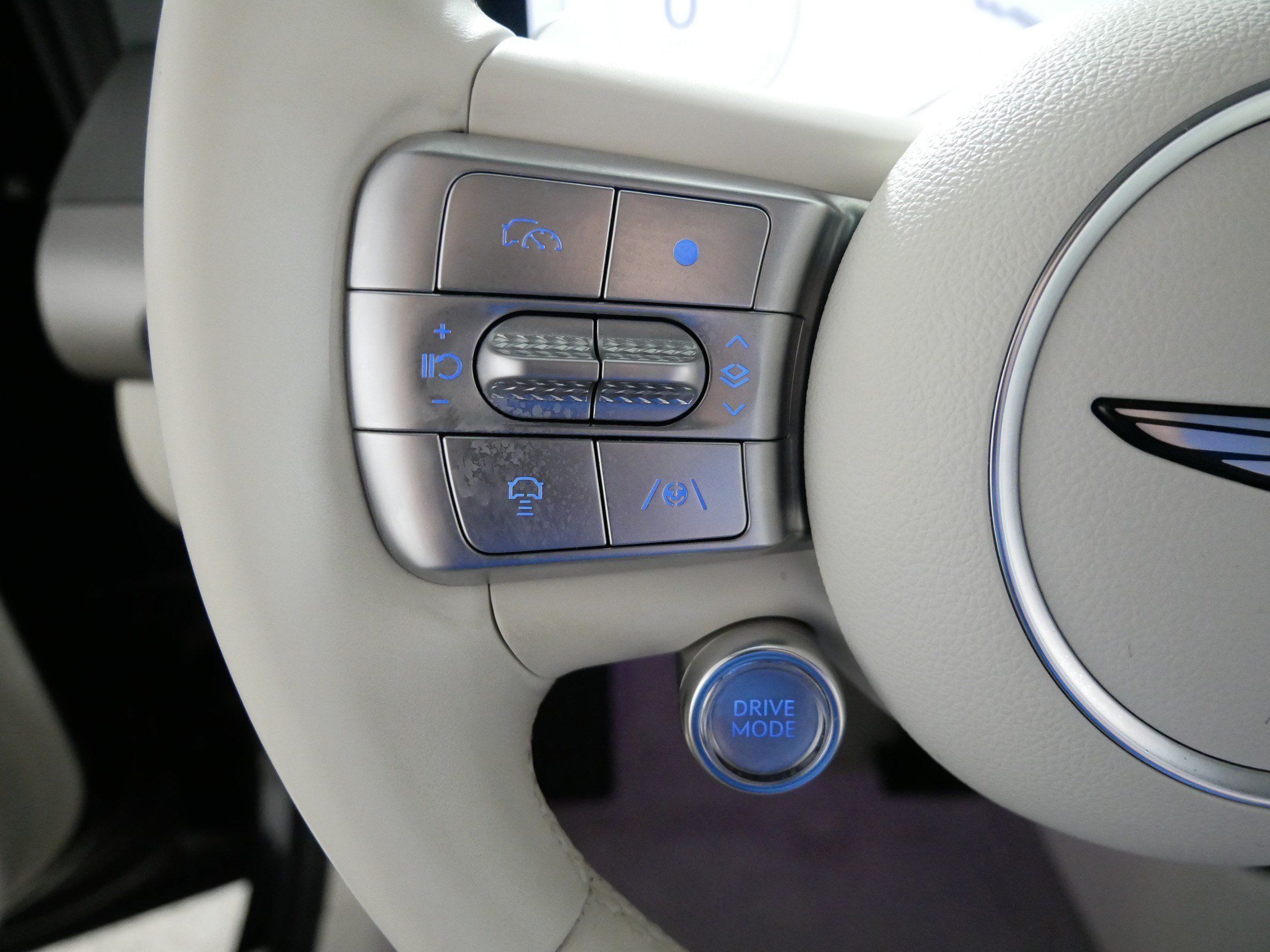 Certified 2025 Genesis GV60 Advanced AWD/4WD image 27