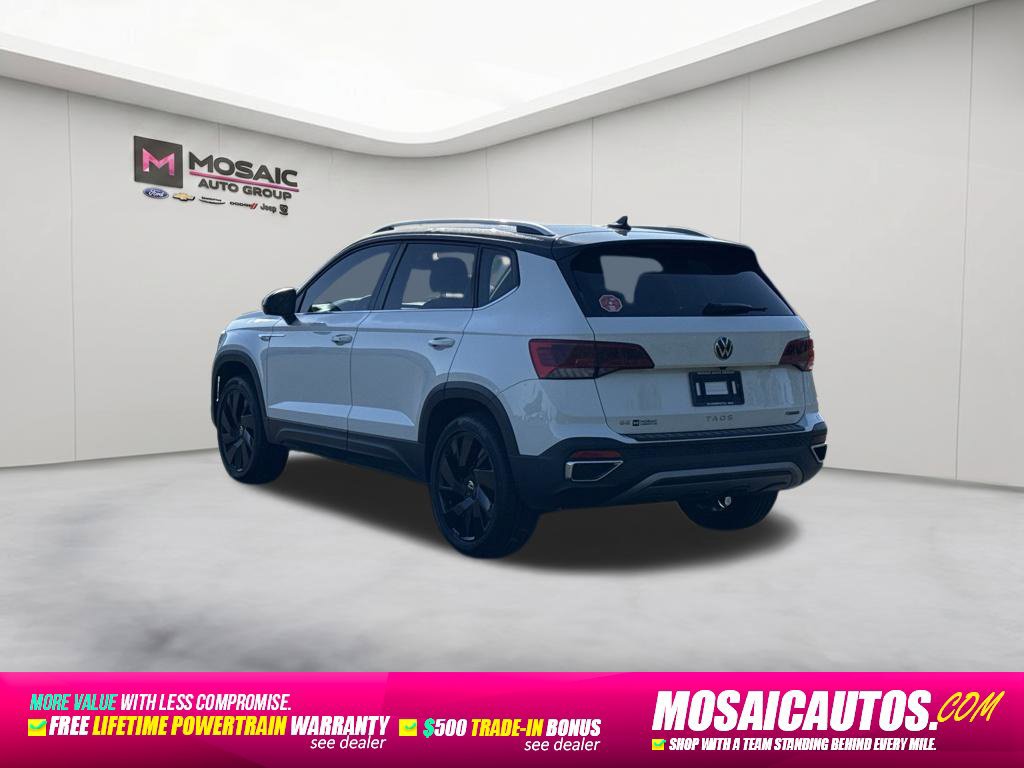 Used 2024 Volkswagen Taos SE w/ Panoramic Sunroof Package AWD/4WD image 5