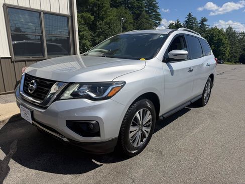 Used 2018 Nissan Pathfinder SV AWD/4WD image 1