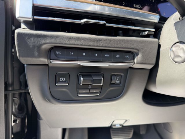 Certified 2025 Cadillac Escalade ESV Sport Platinum w/ LPO, ONYX Package AWD/4WD image 22