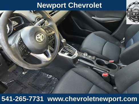 Used 2017 Toyota Yaris iA image 11