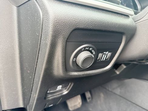 Used 2023 Jeep Grand Cherokee Laredo w/ Luxury Tech Group I AWD/4WD image 14