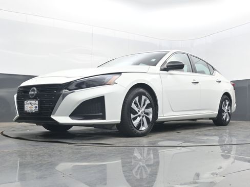 Used 2024 Nissan Altima 2.5 S image 22