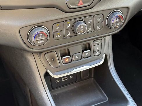 Used 2018 GMC Terrain SLE w/ Driver Convenience Package FWD image 24