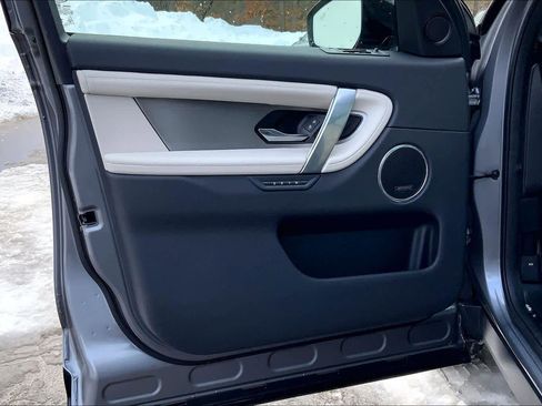 Used 2025 Land Rover Discovery Sport Dynamic SE image 21