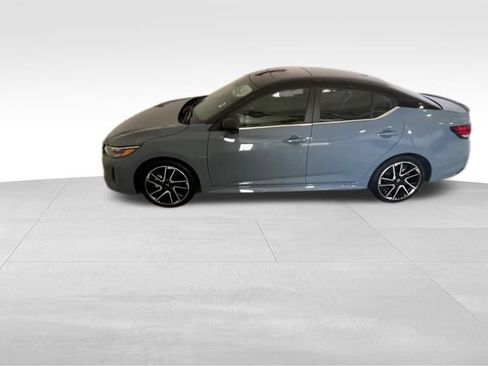 Used 2024 Nissan Sentra SR w/ SR Premium Package image 2