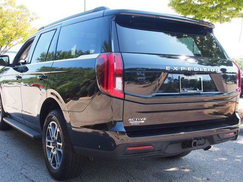 Certified 2025 Ford Expedition Active AWD/4WD image 5