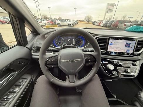 New 2026 Chrysler Pacifica Select w/ S Appearance Package image 17