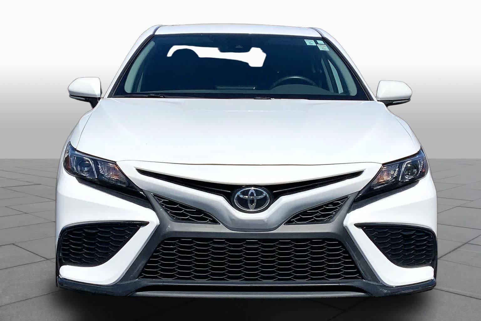 Used 2024 Toyota Camry SE FWD image 3