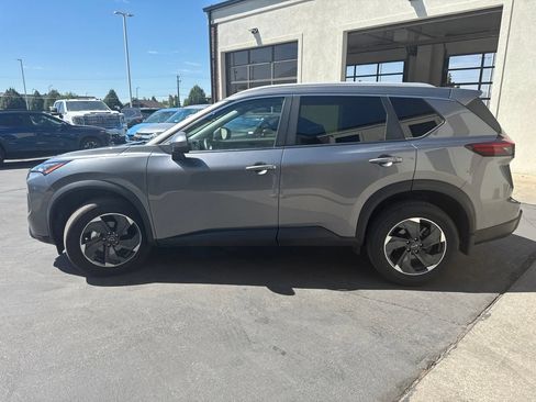 Used 2025 Nissan Rogue SV w/ SV Premium Package AWD/4WD image 5