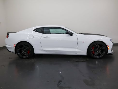 Used 2019 Chevrolet Camaro SS RWD image 2