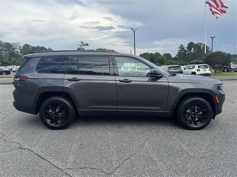 Used 2024 Jeep Grand Cherokee L Laredo image 6