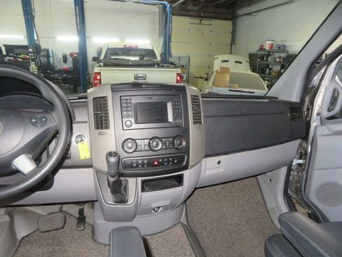 Used 2016 Mercedes-Benz Sprinter 2500 image 29