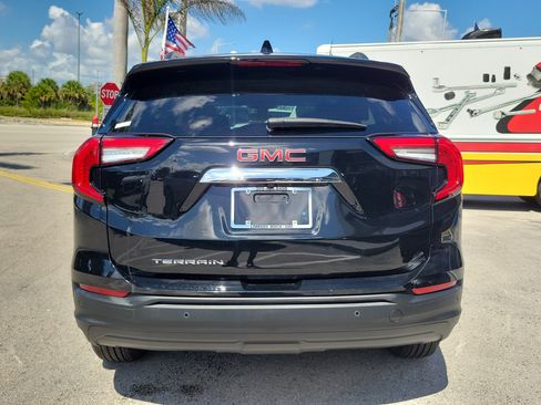 Used 2022 GMC Terrain SLE w/ Driver Convenience Package FWD image 6