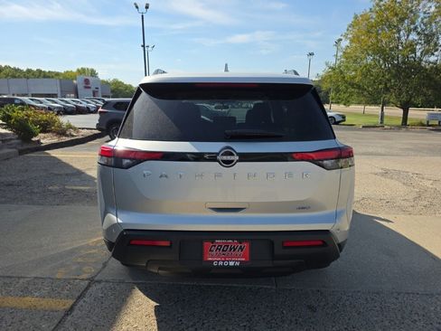 New 2025 Nissan Pathfinder SV image 5