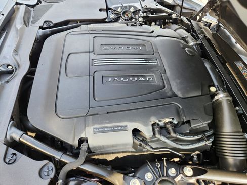 Used 2017 Jaguar F-TYPE Coupe image 9