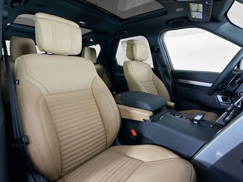 Used 2025 Land Rover Discovery Dynamic SE AWD/4WD image 14