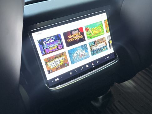Used 2025 Tesla Model X AWD/4WD image 55