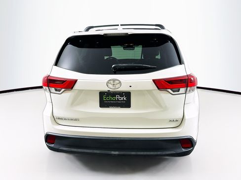 Used 2017 Toyota Highlander XLE FWD image 7