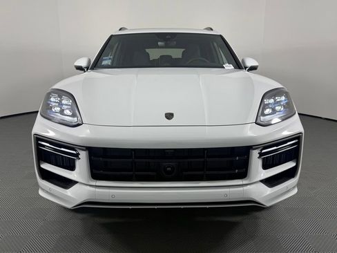 Certified 2025 Porsche Cayenne Turbo image 10