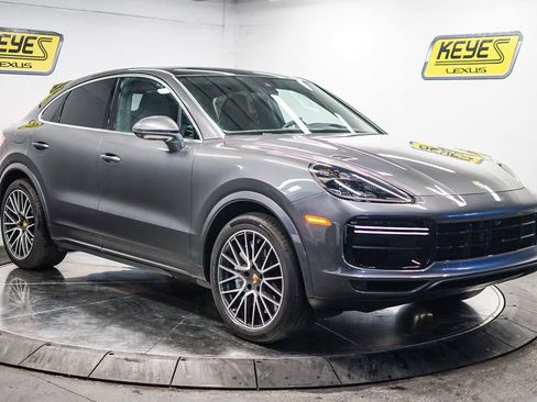 Used 2022 Porsche Cayenne Turbo image 5