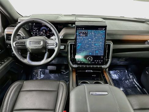 Used 2025 GMC Yukon XL Denali AWD/4WD image 24