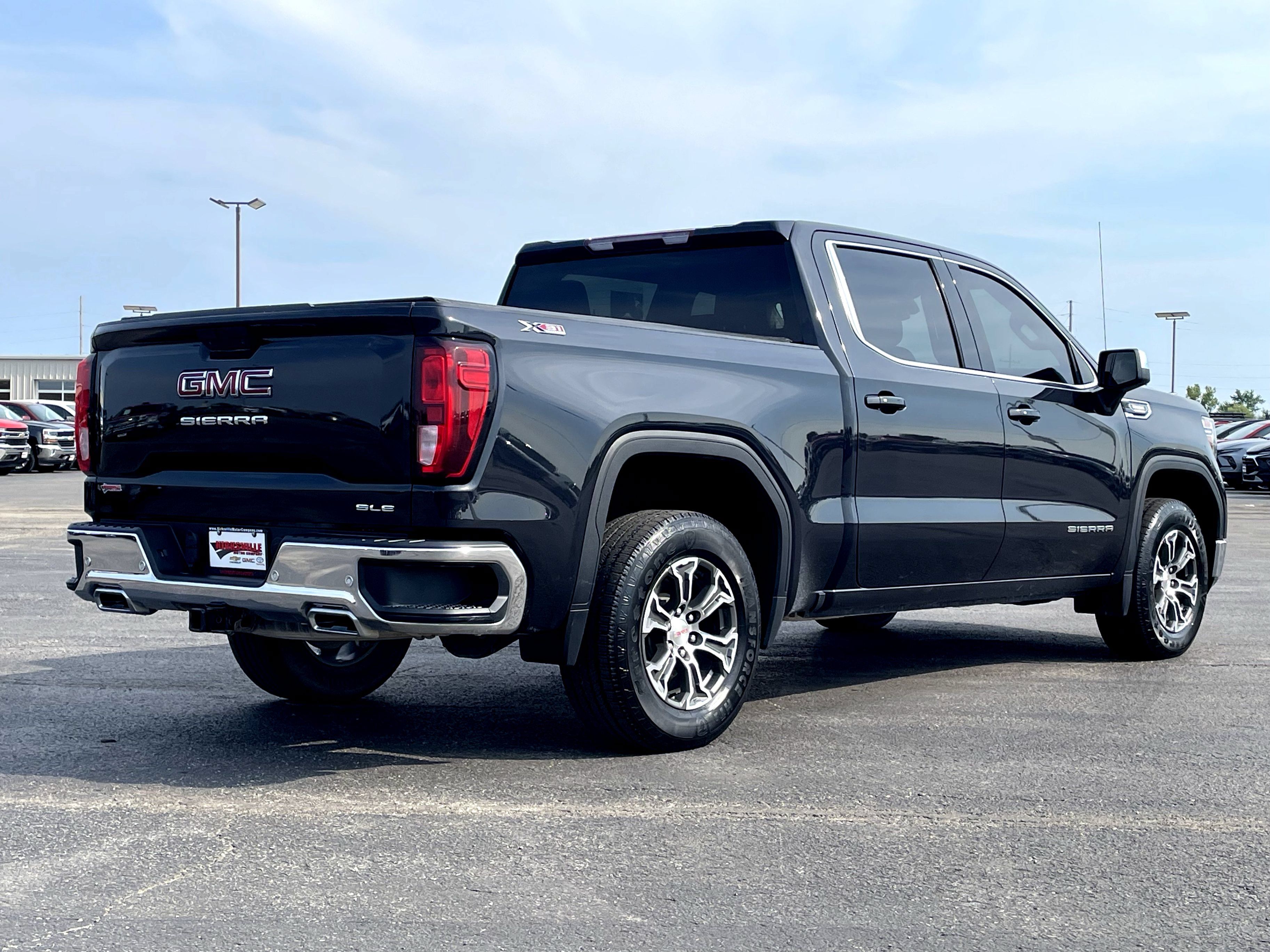 Used 2020 GMC Sierra 1500 SLE w/ SLE Value Package AWD/4WD image 4