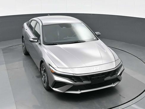 Certified 2025 Hyundai Elantra Sport image 20