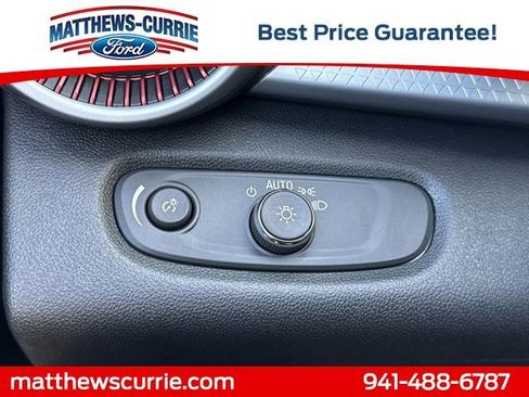 Used 2025 Chevrolet Trax RS w/ Sunroof Package image 23