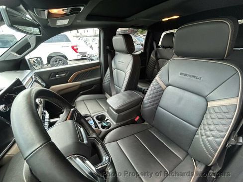 Used 2024 GMC Canyon Denali AWD/4WD image 13
