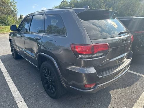 Used 2019 Jeep Grand Cherokee Altitude AWD/4WD image 3
