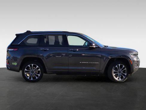 Used 2023 Jeep Grand Cherokee Overland w/ Advanced Protech Group III AWD/4WD image 3