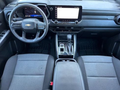 Used 2025 Chevrolet Colorado W/T AWD/4WD image 12