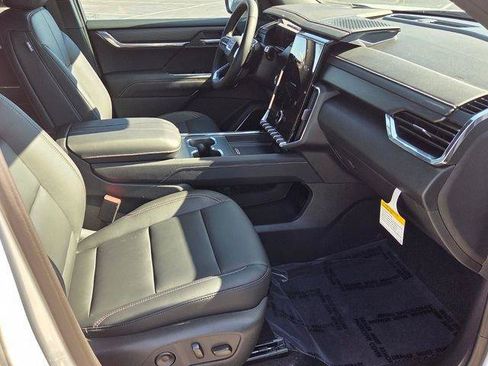 New 2026 GMC Acadia Elevation w/ Elevation Premium Package FWD image 17