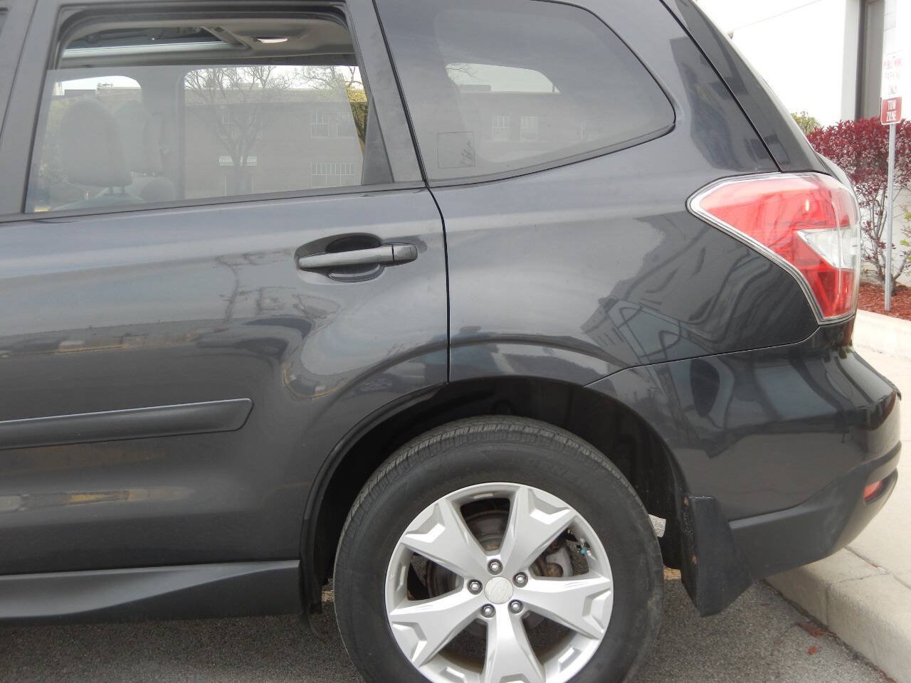 Used 2015 Subaru Forester 2.5i Premium w/ All-Weather Package AWD/4WD image 11