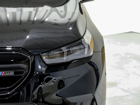 Used 2025 BMW M5 w/ Carbon Package image 49