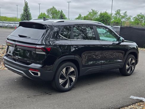 New 2026 Volkswagen Taos SE AWD/4WD image 5