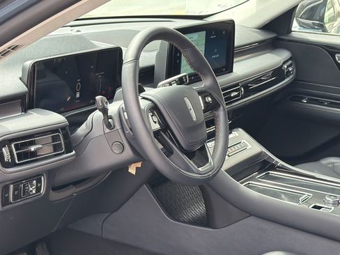 New 2026 Lincoln Aviator AWD image 17