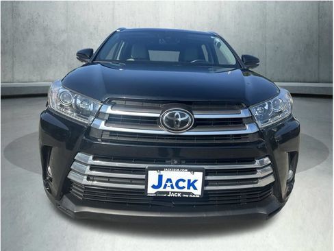 Used 2018 Toyota Highlander Limited Platinum w/ Carpet Mat Package (TMS) AWD/4WD image 11