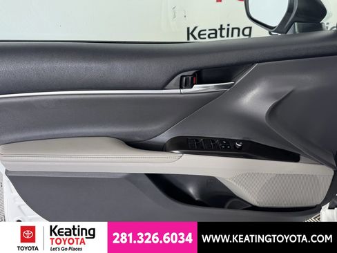 Used 2024 Toyota Camry XSE FWD image 11