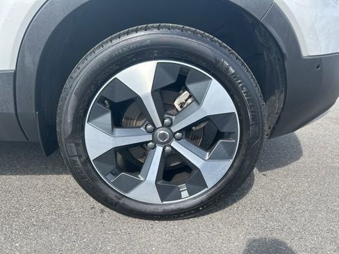 Certified 2025 Volvo XC40 B5 Plus AWD/4WD image 9