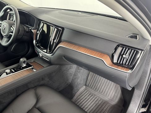 Used 2024 Volvo S60 B5 Plus image 7