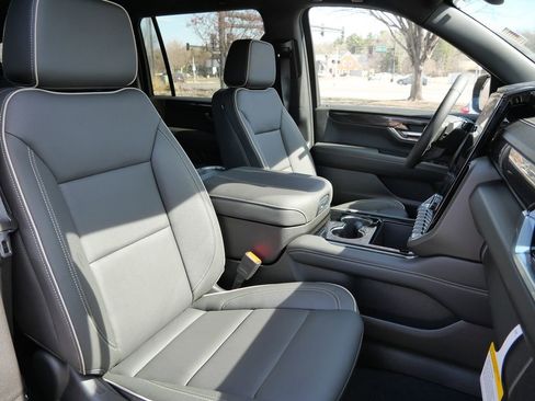 New 2026 GMC Yukon XL Elevation image 23