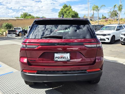 New 2025 Jeep Grand Cherokee 4WD image 4